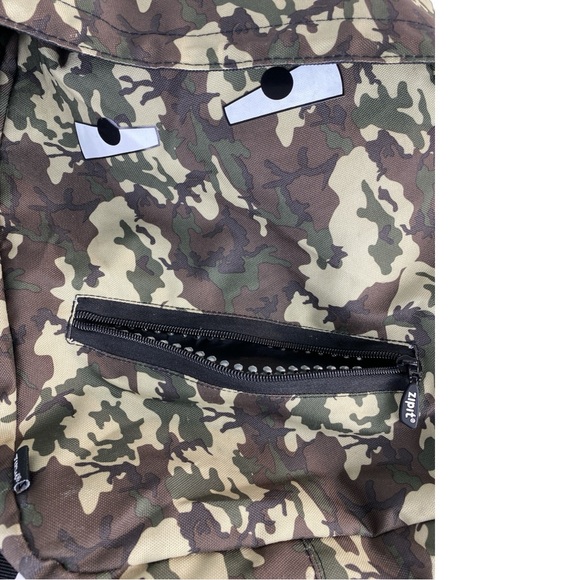 Zipit Grillz Backpack Green/Brown Camo - Picture 6 of 10